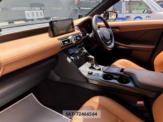 Lexus IS 2021-02 7220942-15