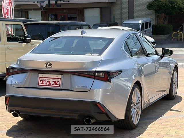 Lexus IS 2021-02 7220942-3