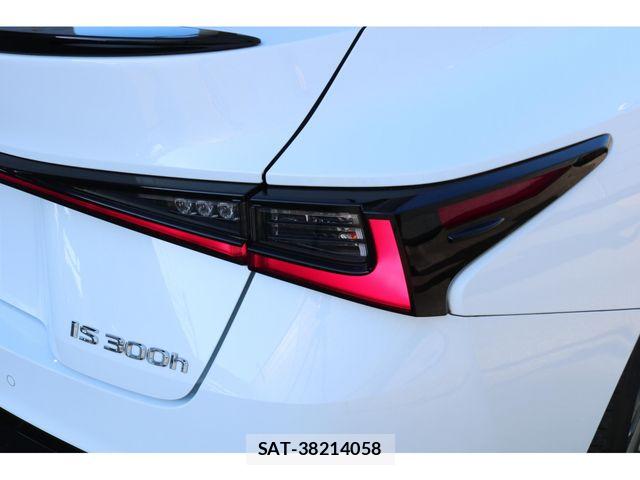 Lexus IS 2023-03 7220957-14