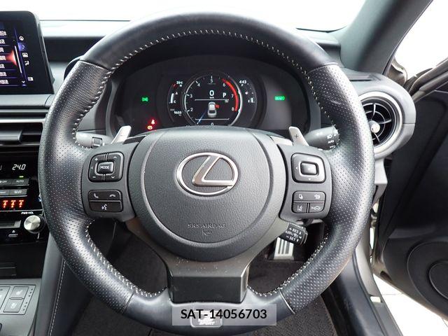 Lexus IS 2021-06 7220943-11