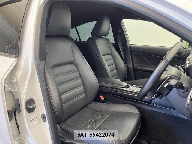 Lexus IS 2022-06 7220938-9