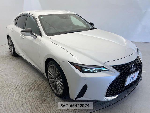 Lexus IS 2022-06 7220938-16