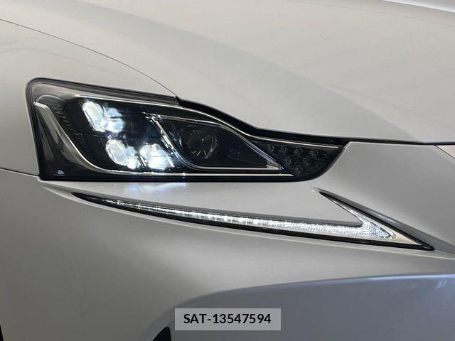 Lexus IS 2017-04 7220927-10
