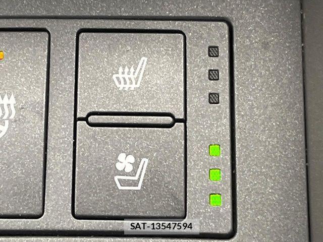 Lexus IS 2017-04 7220927-12