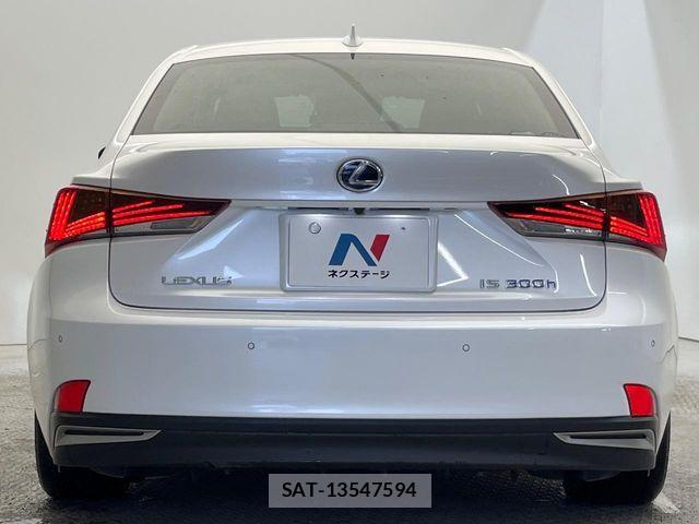 Lexus IS 2017-04 7220927-17