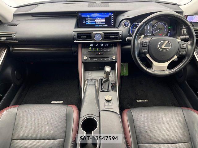 Lexus IS 2017-04 7220927-1