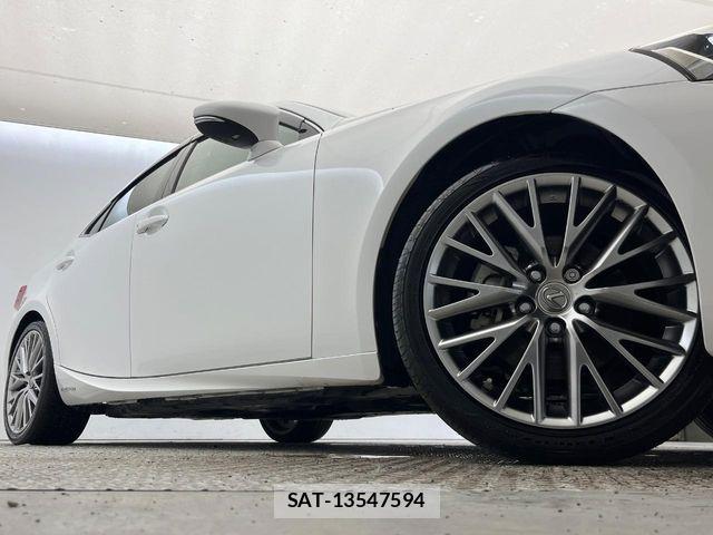 Lexus IS 2017-04 7220927-2