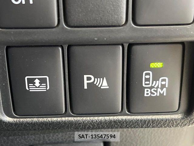 Lexus IS 2017-04 7220927-4