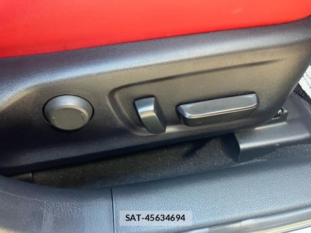 Lexus IS 2023-06 7220954-15