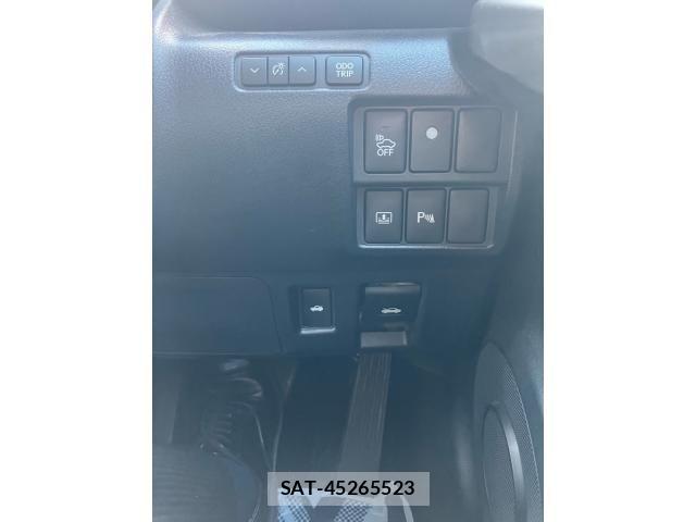 Lexus IS 2015-02 7220925-12