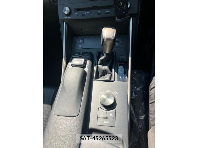 Lexus IS 2015-02 7220925-13