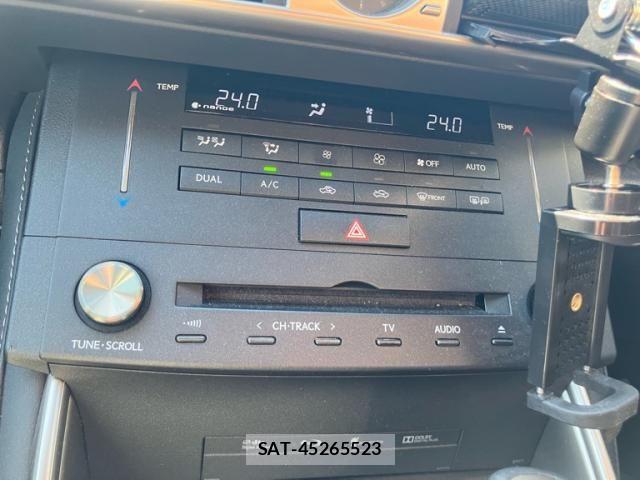 Lexus IS 2015-02 7220925-14