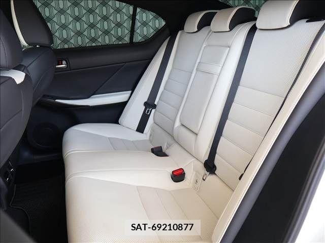 Lexus IS 2021-03 7251319-13