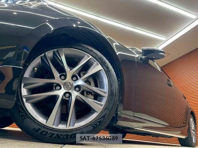 Lexus IS 2018-07 7251321-10