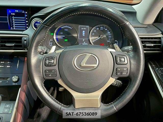 Lexus IS 2018-07 7251321-12
