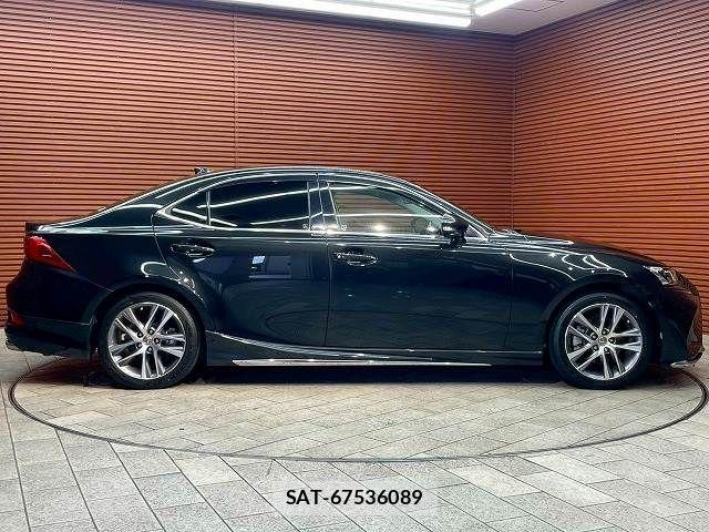 Lexus IS 2018-07 7251321-17