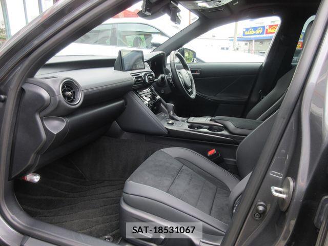 Lexus IS 2023-11 7328023-18