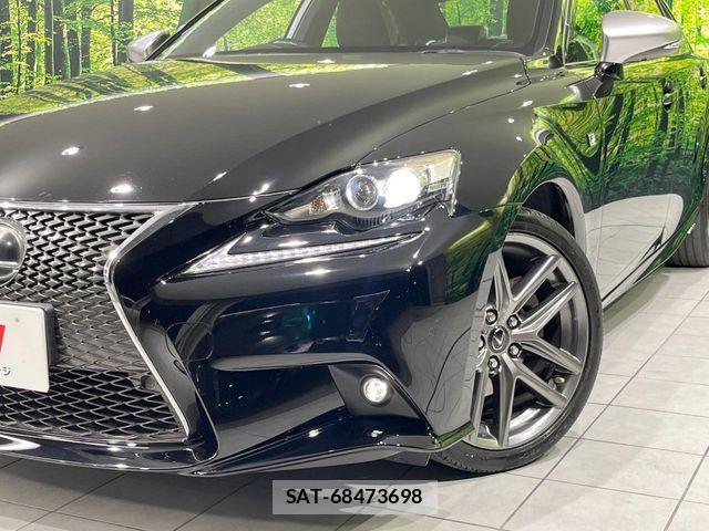 Lexus IS 2016-06 7328026-11