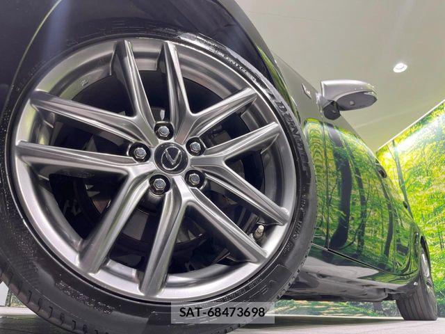 Lexus IS 2016-06 7328026-12