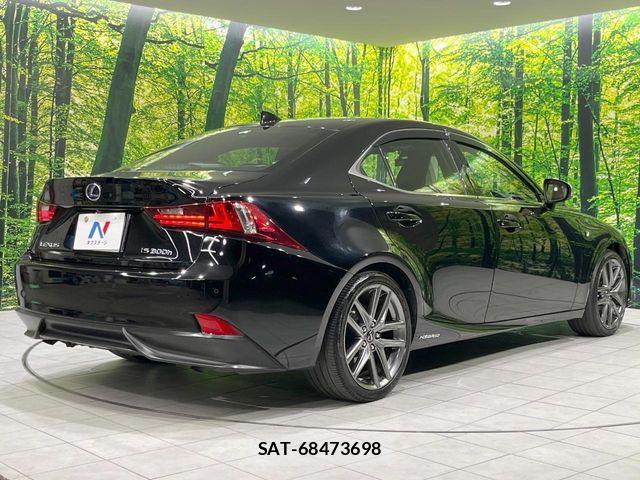 Lexus IS 2016-06 7328026-16