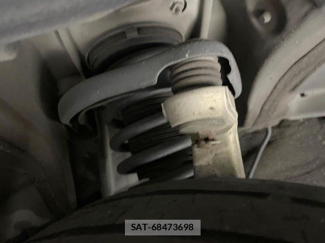 Lexus IS 2016-06 7328026-19