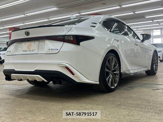 Lexus IS 2021-03 7328022-16
