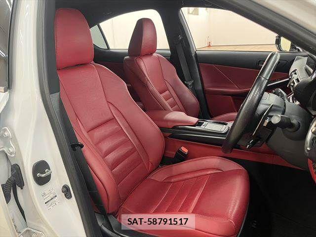 Lexus IS 2021-03 7328022-6