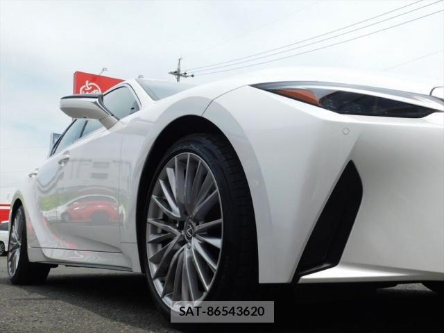 Lexus IS 2023-08 7328015-10
