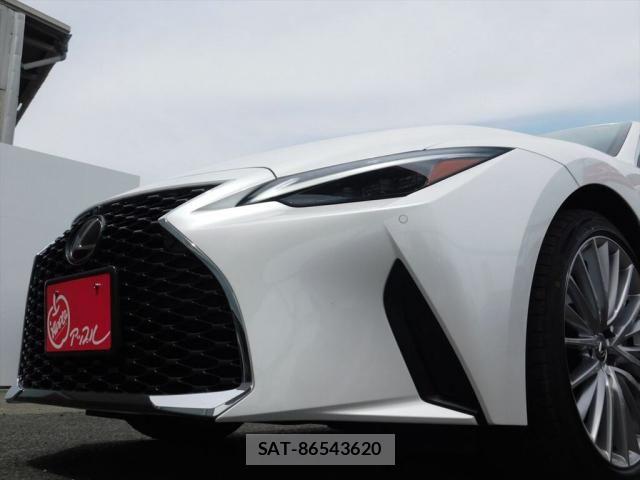 Lexus IS 2023-08 7328015-11