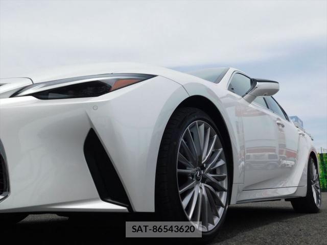 Lexus IS 2023-08 7328015-12