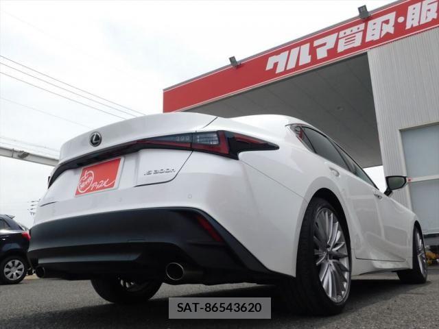 Lexus IS 2023-08 7328015-15