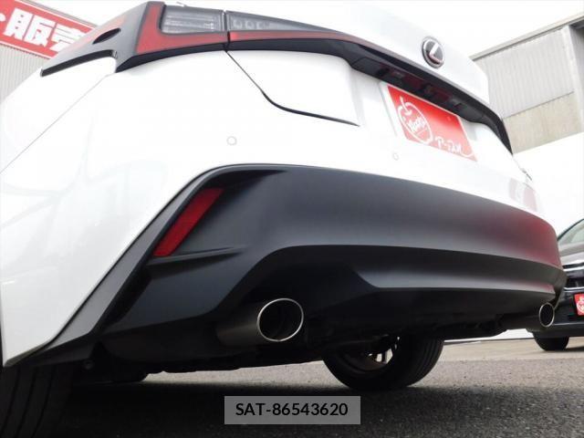 Lexus IS 2023-08 7328015-17