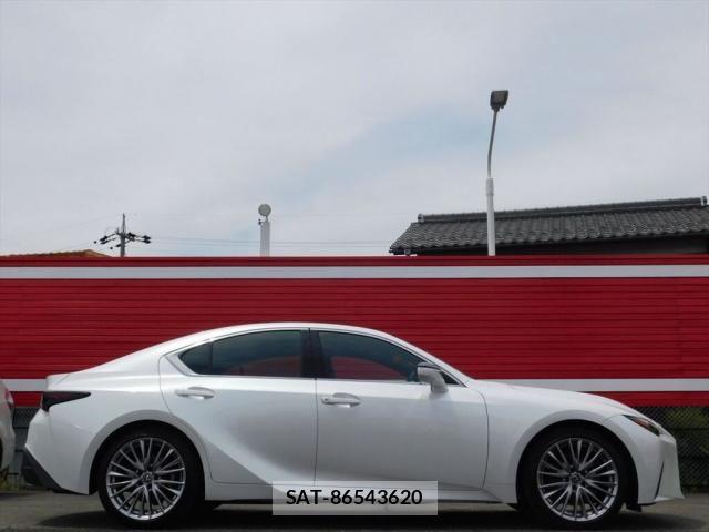 Lexus IS 2023-08 7328015-3