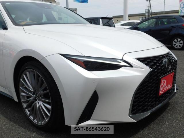 Lexus IS 2023-08 7328015-7