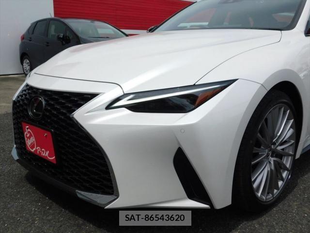 Lexus IS 2023-08 7328015-8