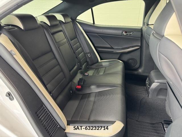 Lexus IS 2016-03 7358485-9