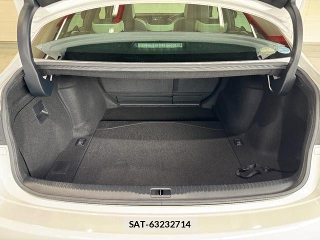 Lexus IS 2016-03 7358485-10