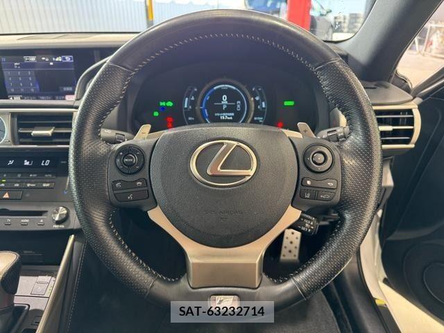 Lexus IS 2016-03 7358485-12