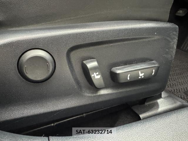 Lexus IS 2016-03 7358485-26