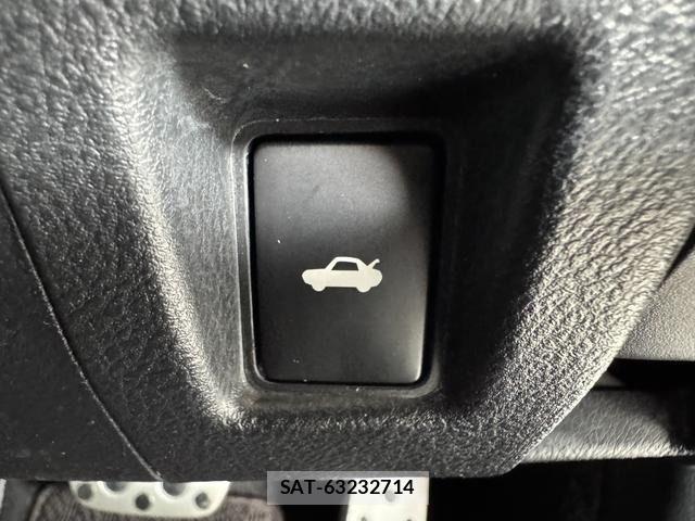 Lexus IS 2016-03 7358485-27