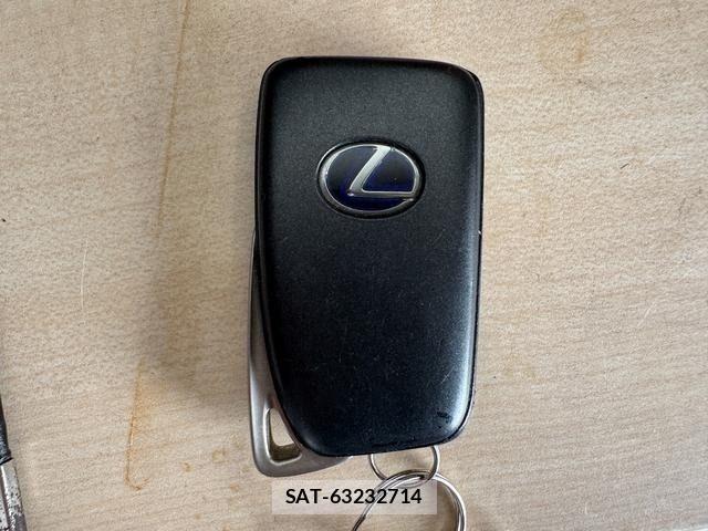 Lexus IS 2016-03 7358485-29