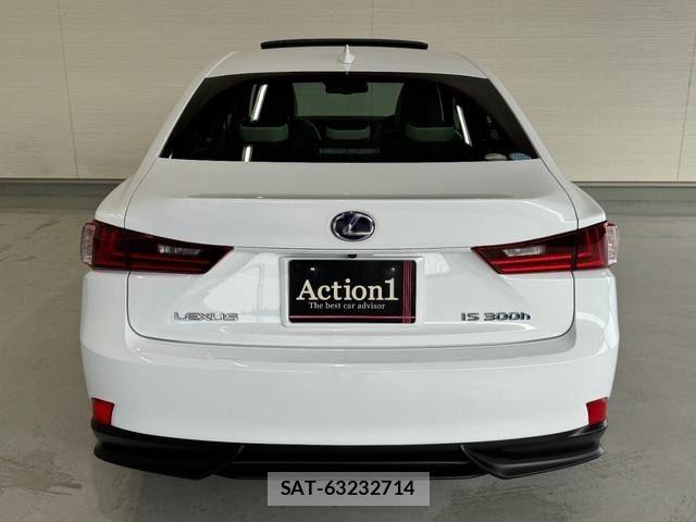 Lexus IS 2016-03 7358485-4