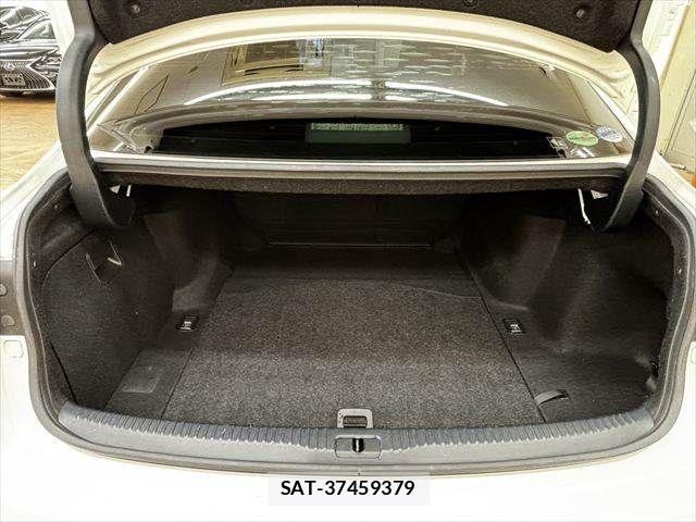 Lexus IS 2013-06 7358487-9