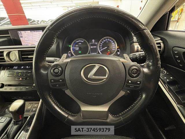 Lexus IS 2013-06 7358487-10