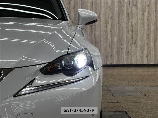 Lexus IS 2013-06 7358487-11