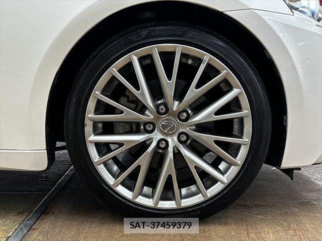 Lexus IS 2013-06 7358487-13