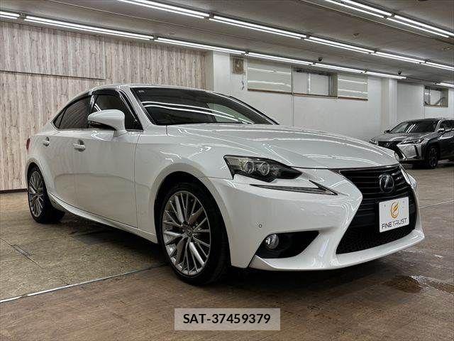 Lexus IS 2013-06 7358487-15