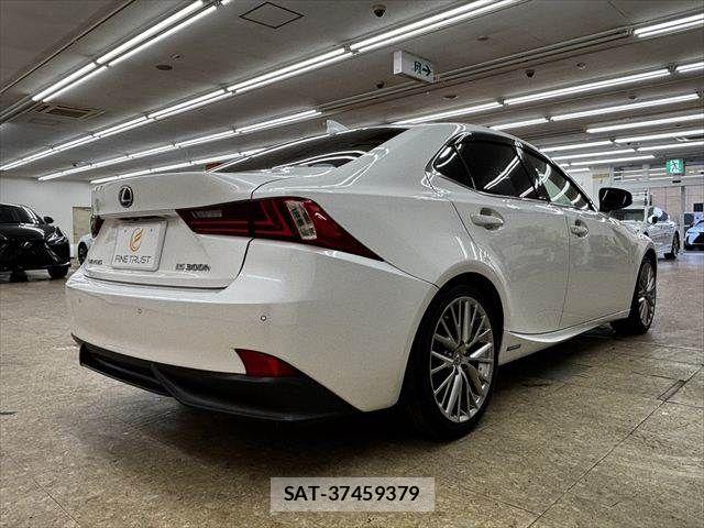 Lexus IS 2013-06 7358487-18