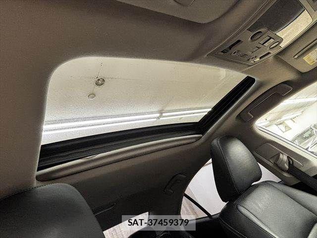 Lexus IS 2013-06 7358487-2