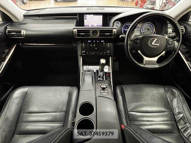 Lexus IS 2013-06 7358487-3
